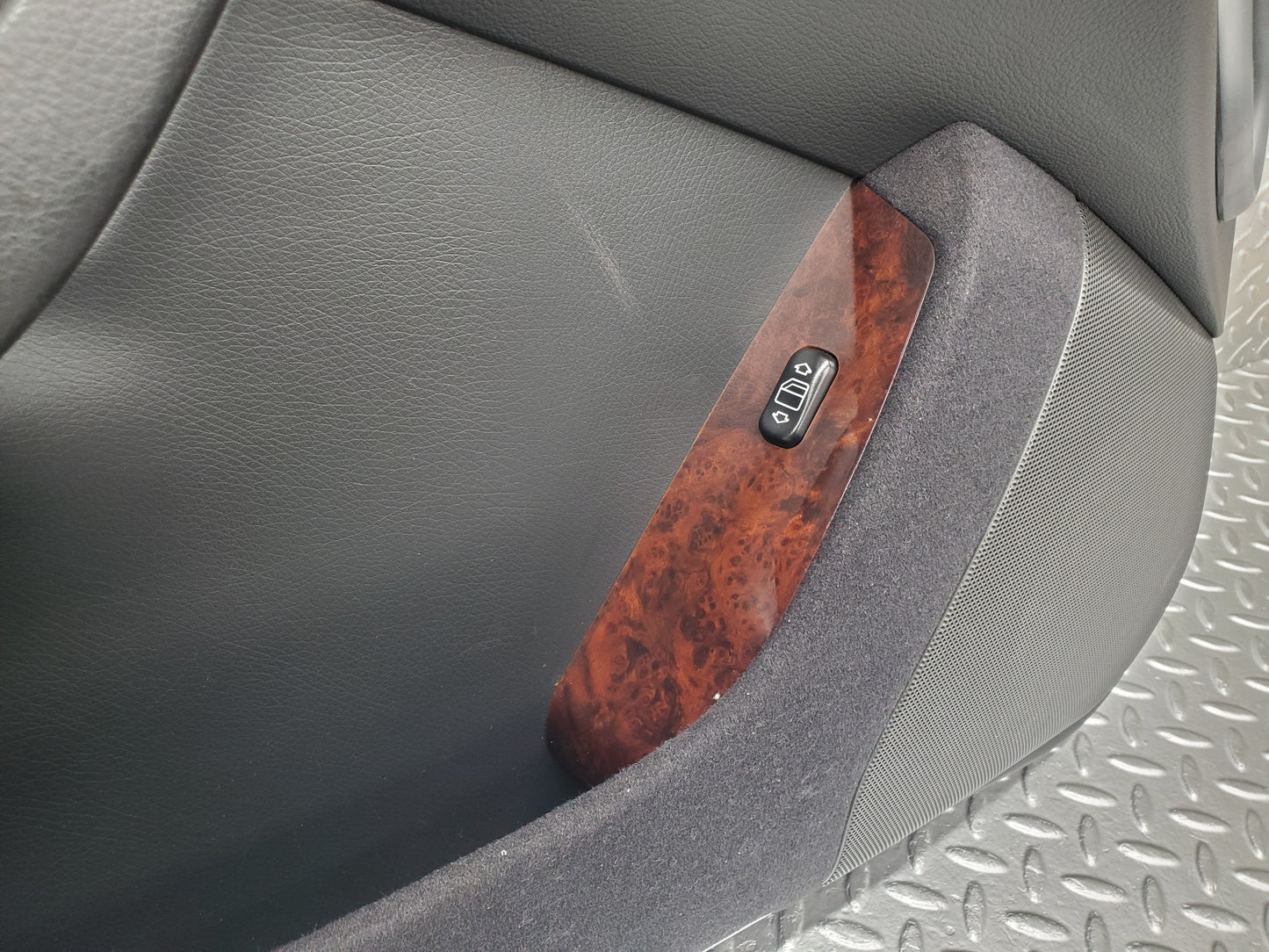 1570 Mercedes-Benz W220 S430 Front Left Door Card 2207200770