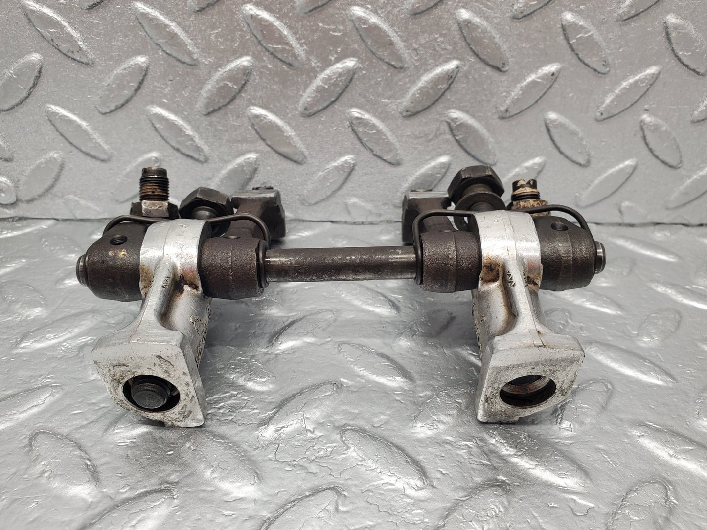 1727 Mercedes-Benz W105 219 Ponton Rocker Arms