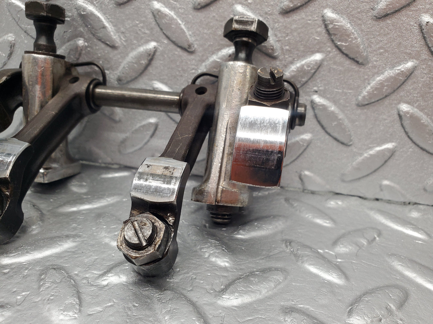 1728 Mercedes-Benz W105 219 Ponton Rocker Arms