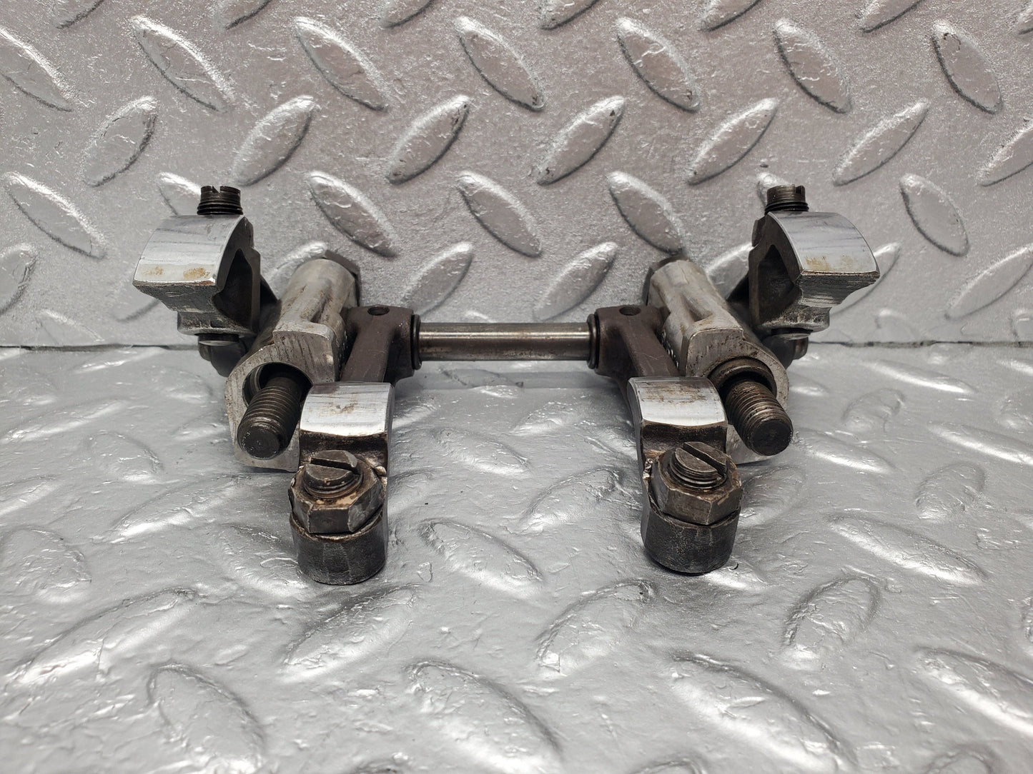 1728 Mercedes-Benz W105 219 Ponton Rocker Arms