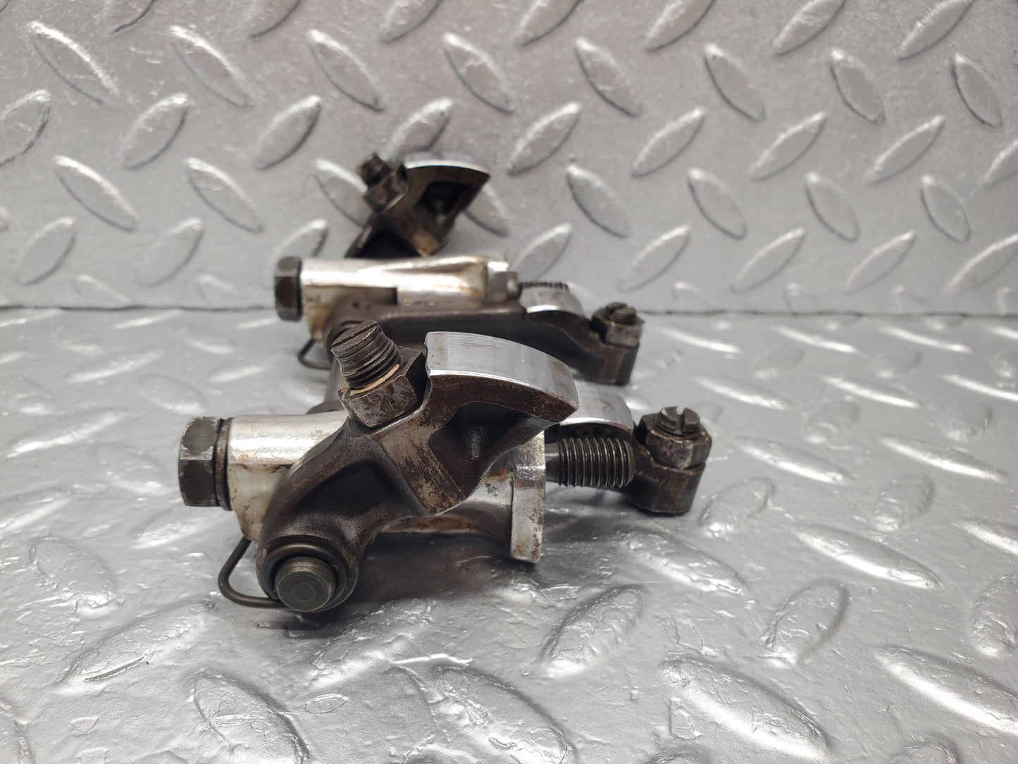 1728 Mercedes-Benz W105 219 Ponton Rocker Arms