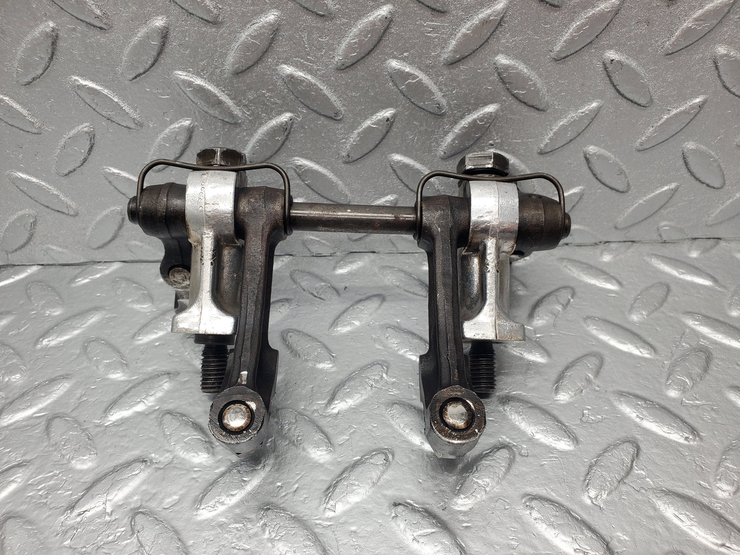 1728 Mercedes-Benz W105 219 Ponton Rocker Arms