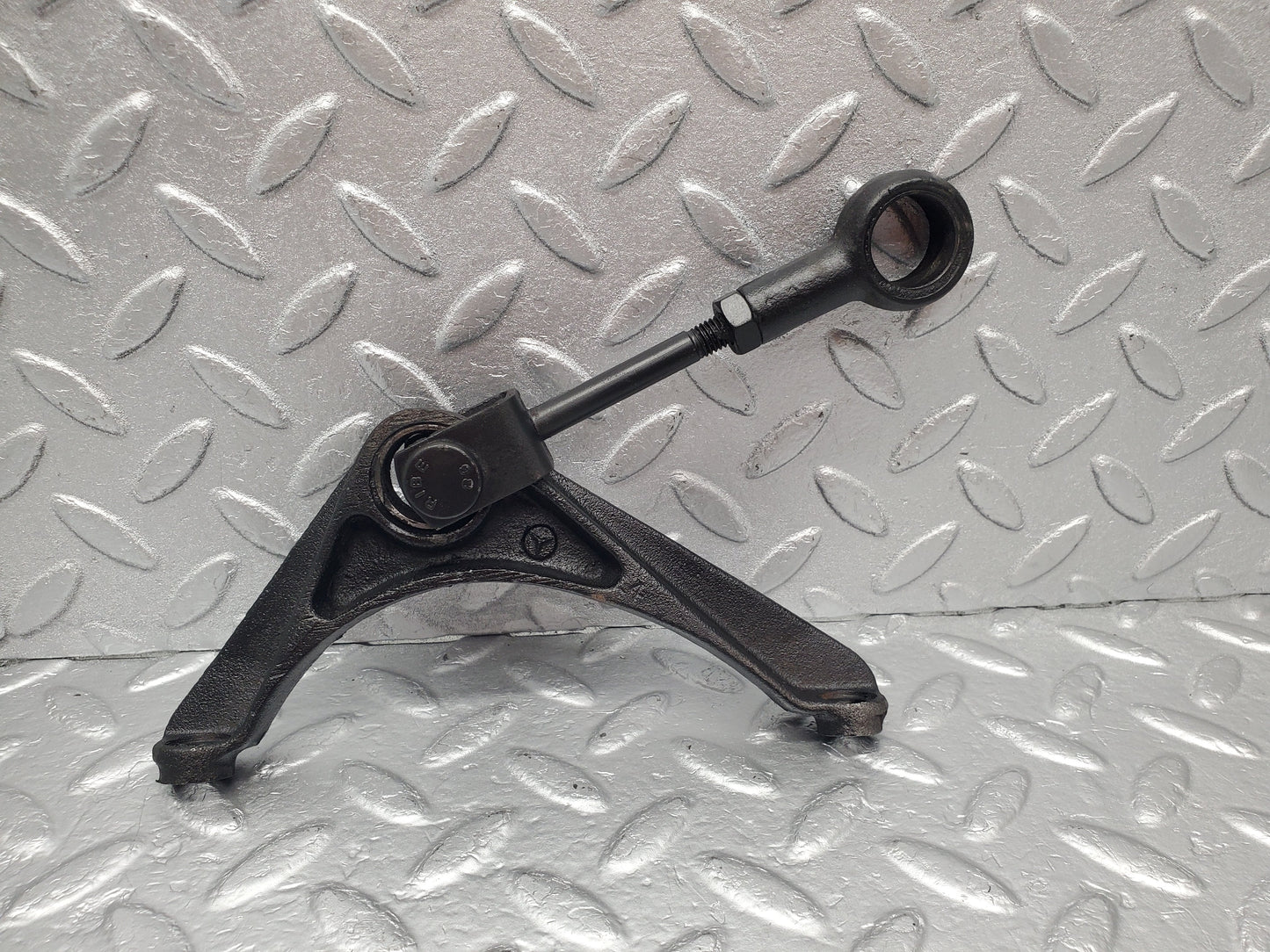1744 Mercedes-Benz W105 219 PONTON Front Engine Mount Bracket