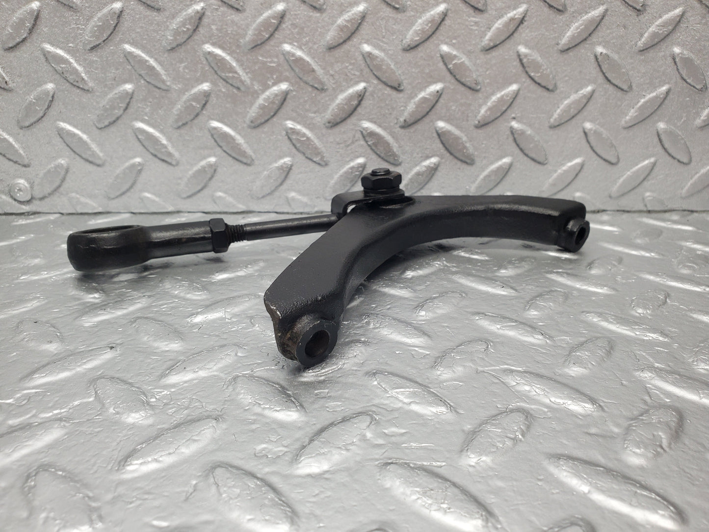 1744 Mercedes-Benz W105 219 PONTON Front Engine Mount Bracket