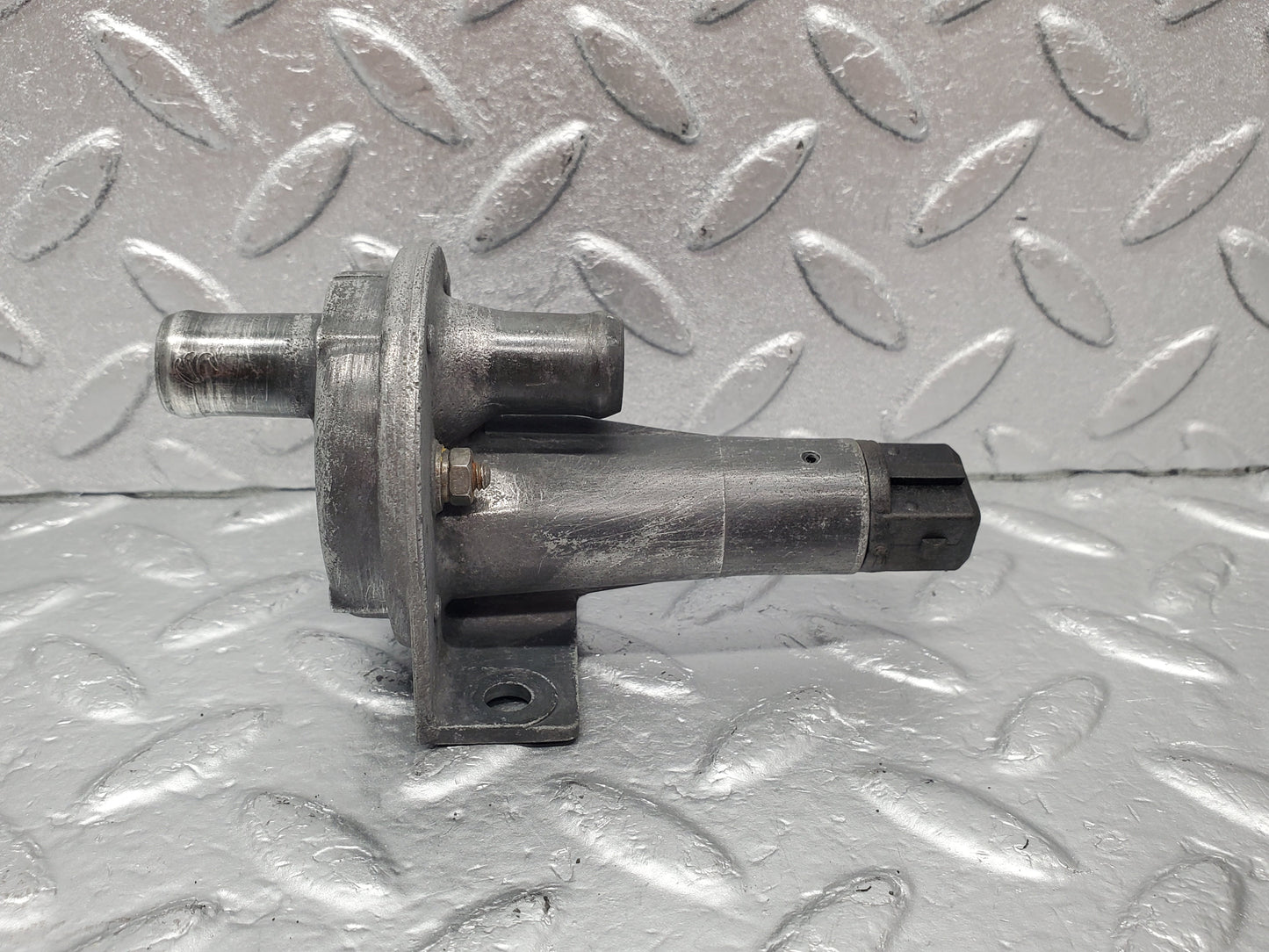 1755 Mercedes-Benz W123 230E Auxiliary Air Valve Bosch 0280140127
