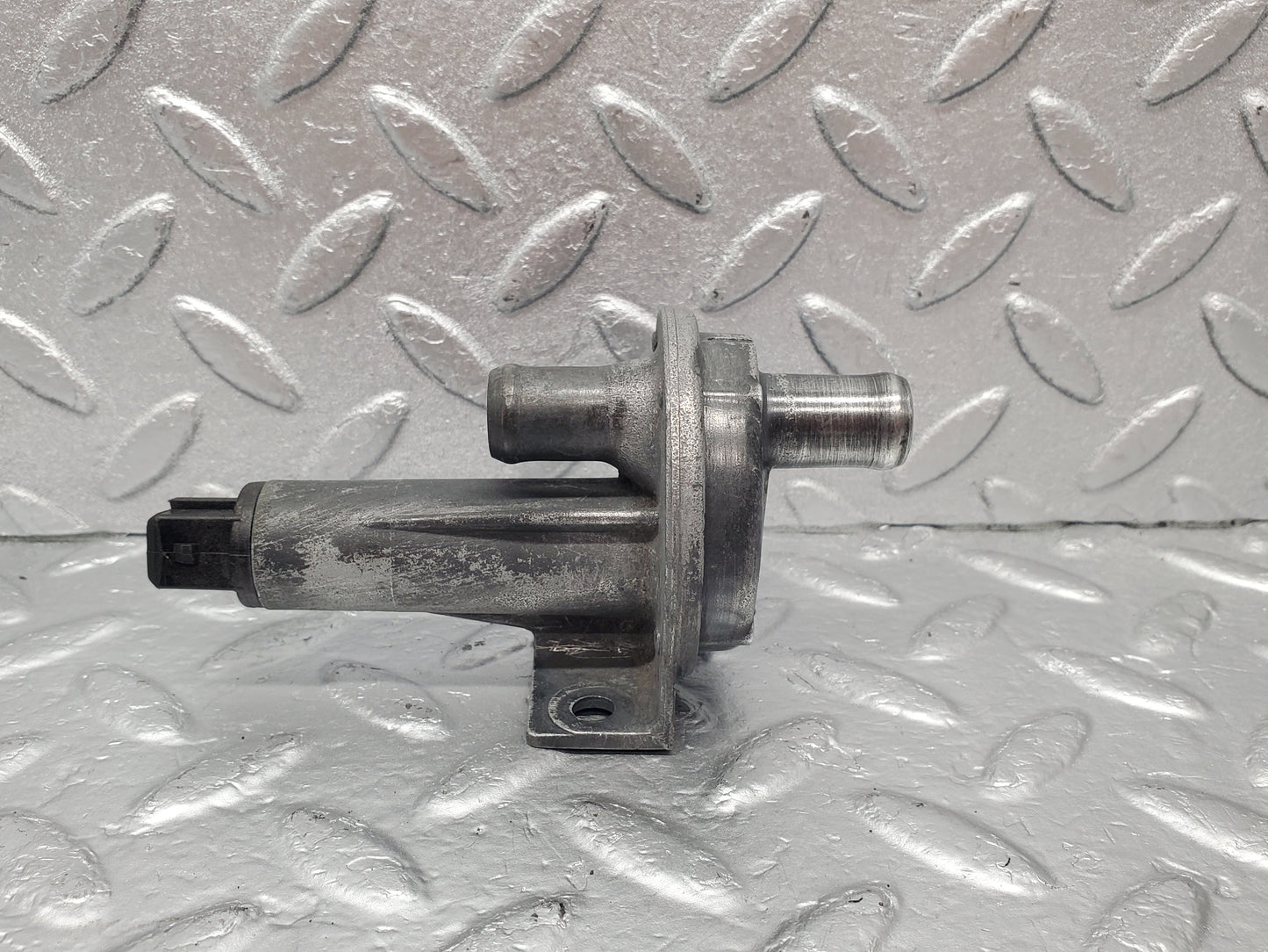 1755 Mercedes-Benz W123 230E Auxiliary Air Valve Bosch 0280140127