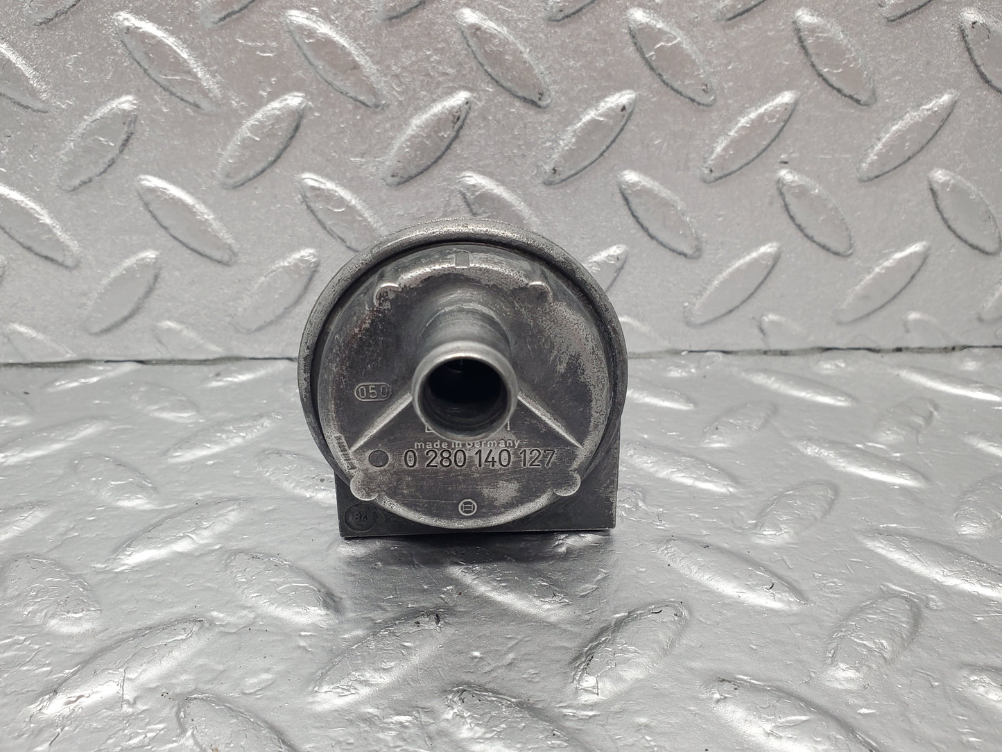 1755 Mercedes-Benz W123 230E Auxiliary Air Valve Bosch 0280140127