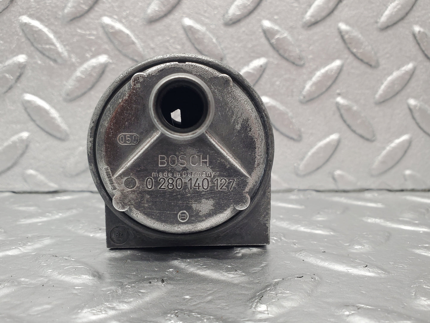1755 Mercedes-Benz W123 230E Auxiliary Air Valve Bosch 0280140127