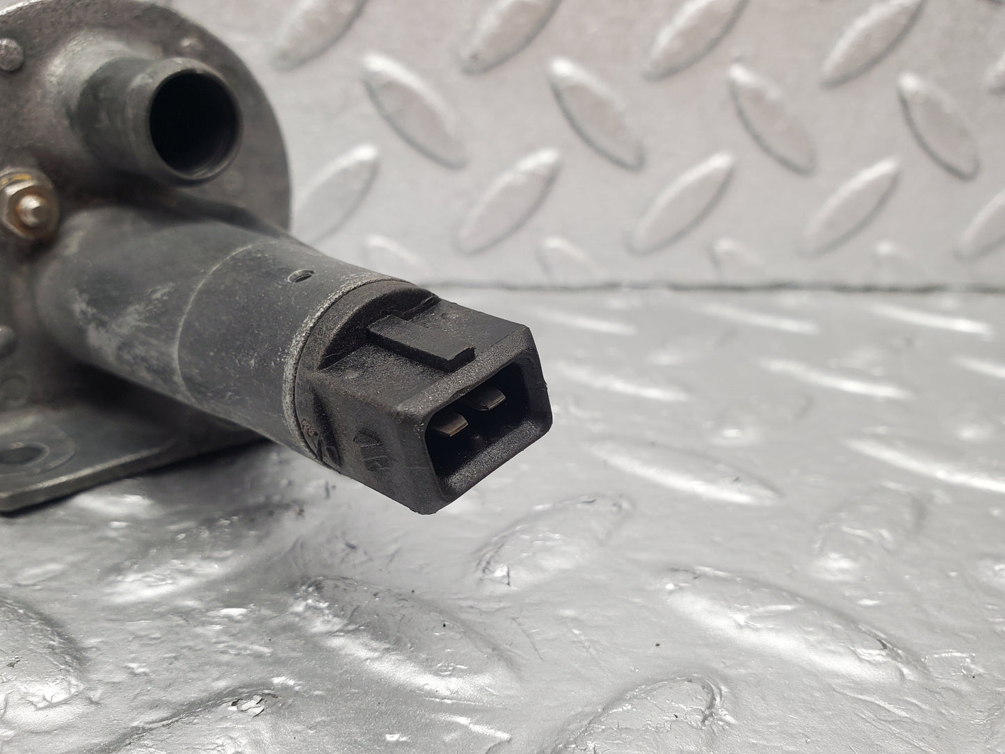 1755 Mercedes-Benz W123 230E Auxiliary Air Valve Bosch 0280140127