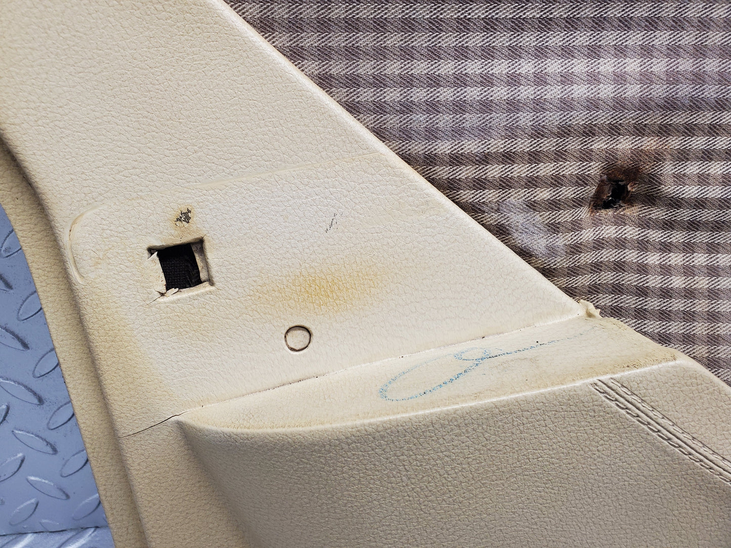 1816 Mercedes-Benz W116 350SE Front Left Door Card Beige