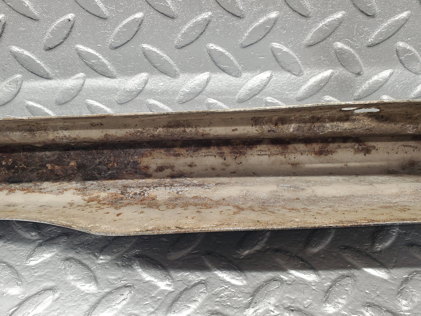 1825 Mercedes-Benz W108 280SE Front Right Upper Bumper Corner
