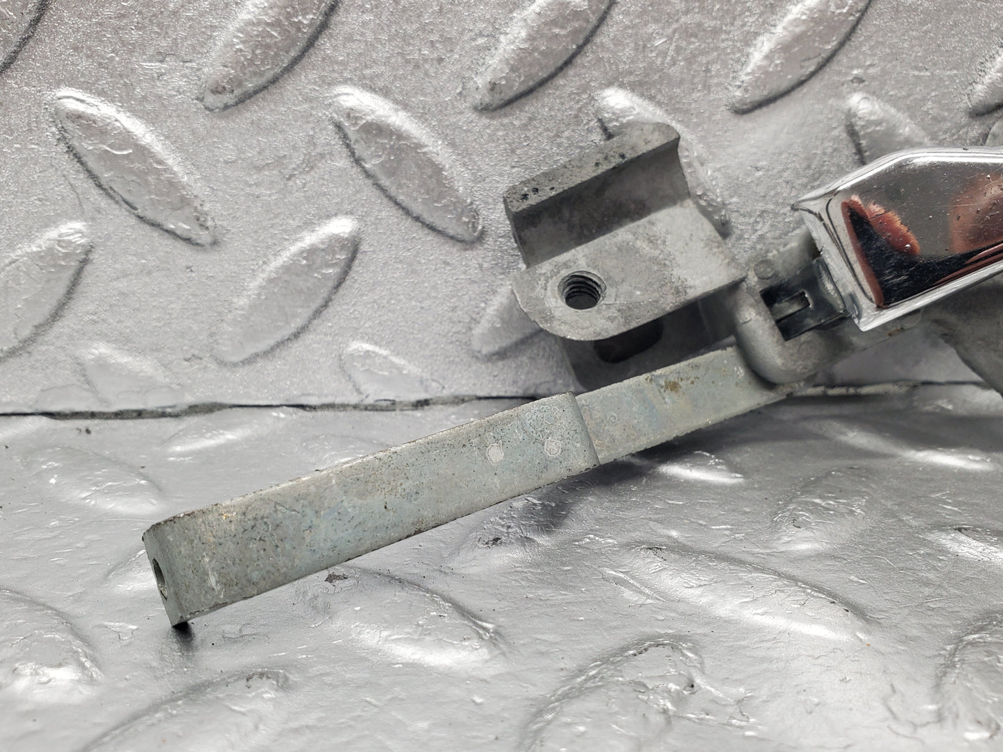 1831 Mercedes-Benz W108 280SE Chrome Door Handle Opener Left 1157660119