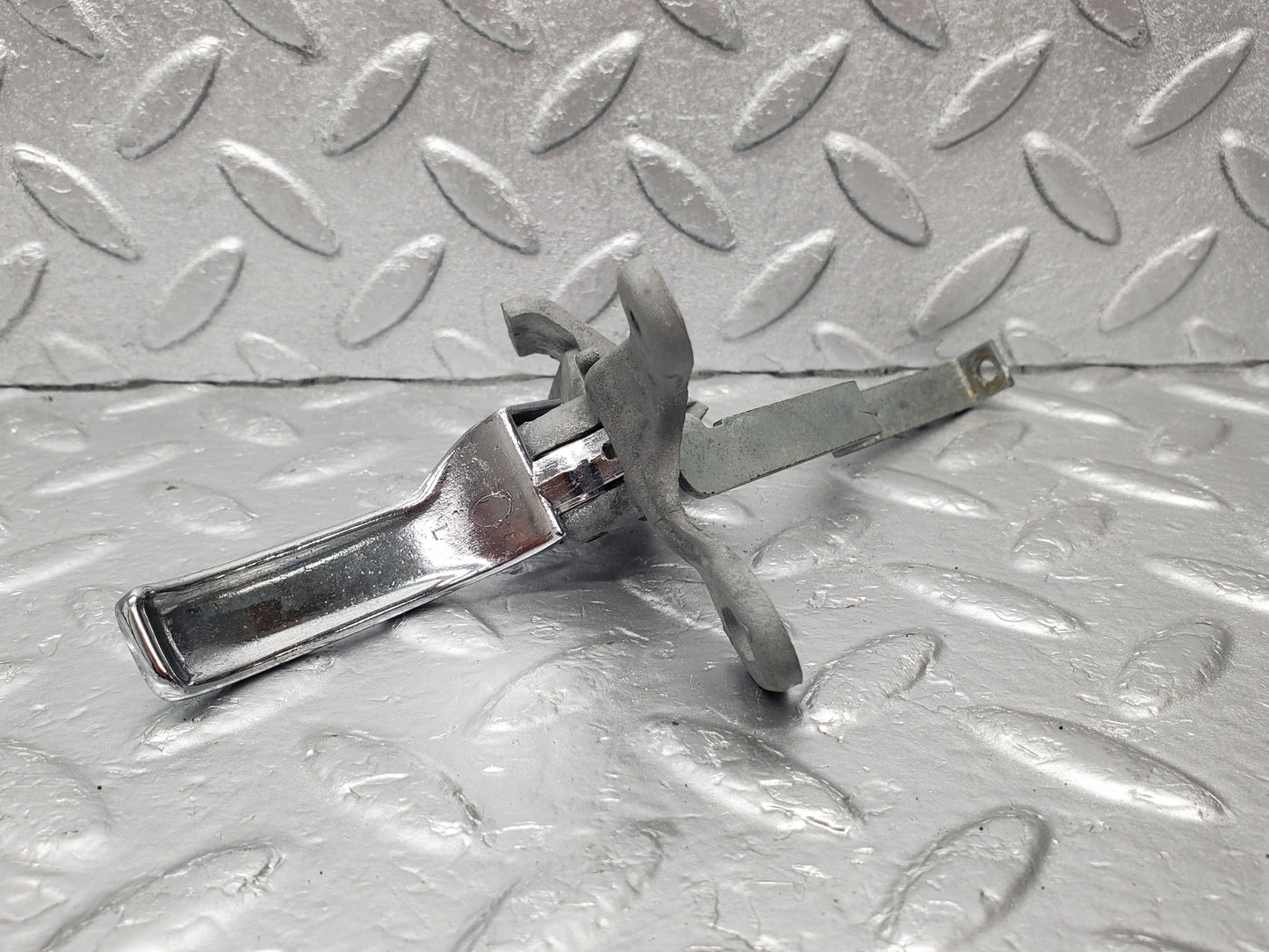 1831 Mercedes-Benz W108 280SE Chrome Door Handle Opener Left 1157660119