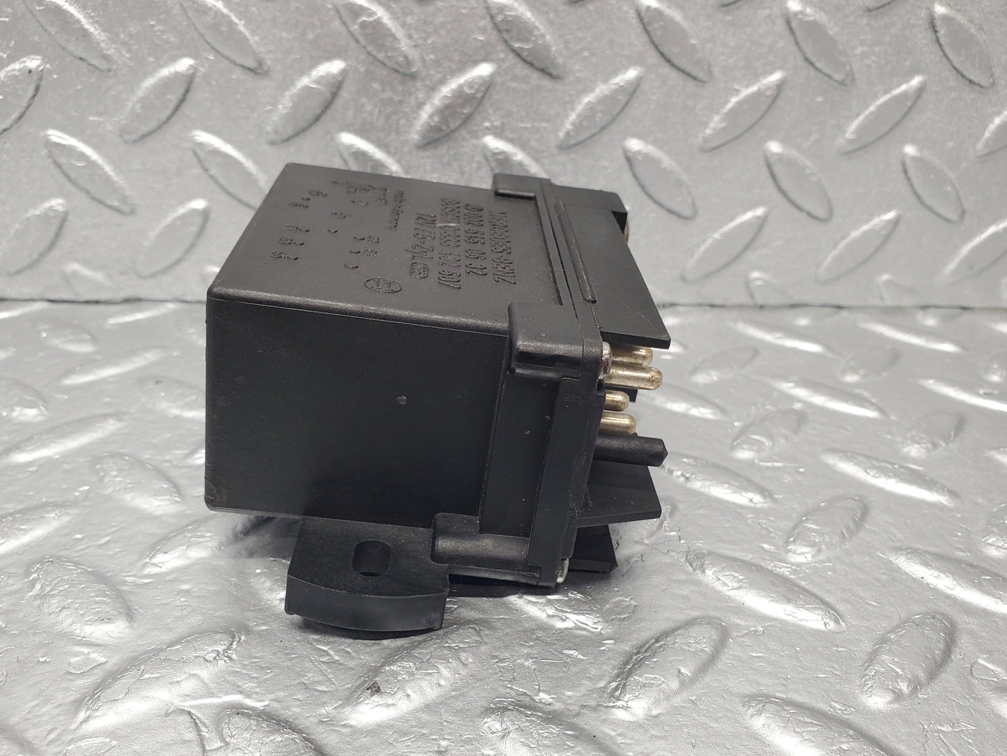 1848 Mercedes-Benz W123 300D Glow Plug Relay Bosch 0025450632