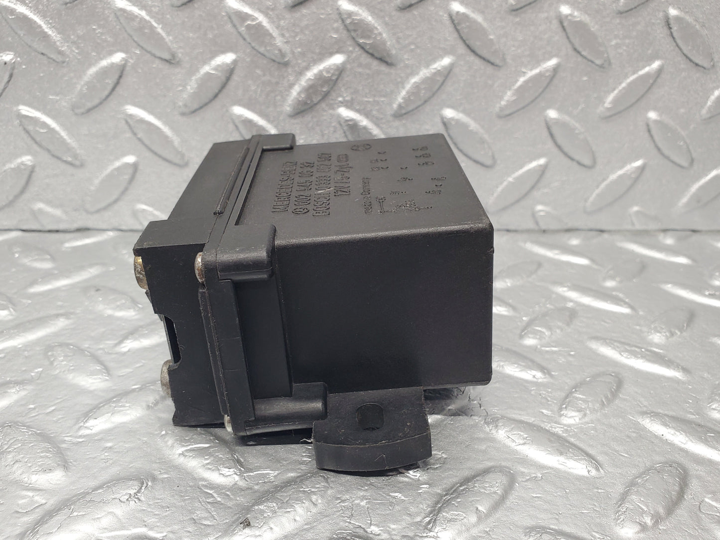 1848 Mercedes-Benz W123 300D Glow Plug Relay Bosch 0025450632