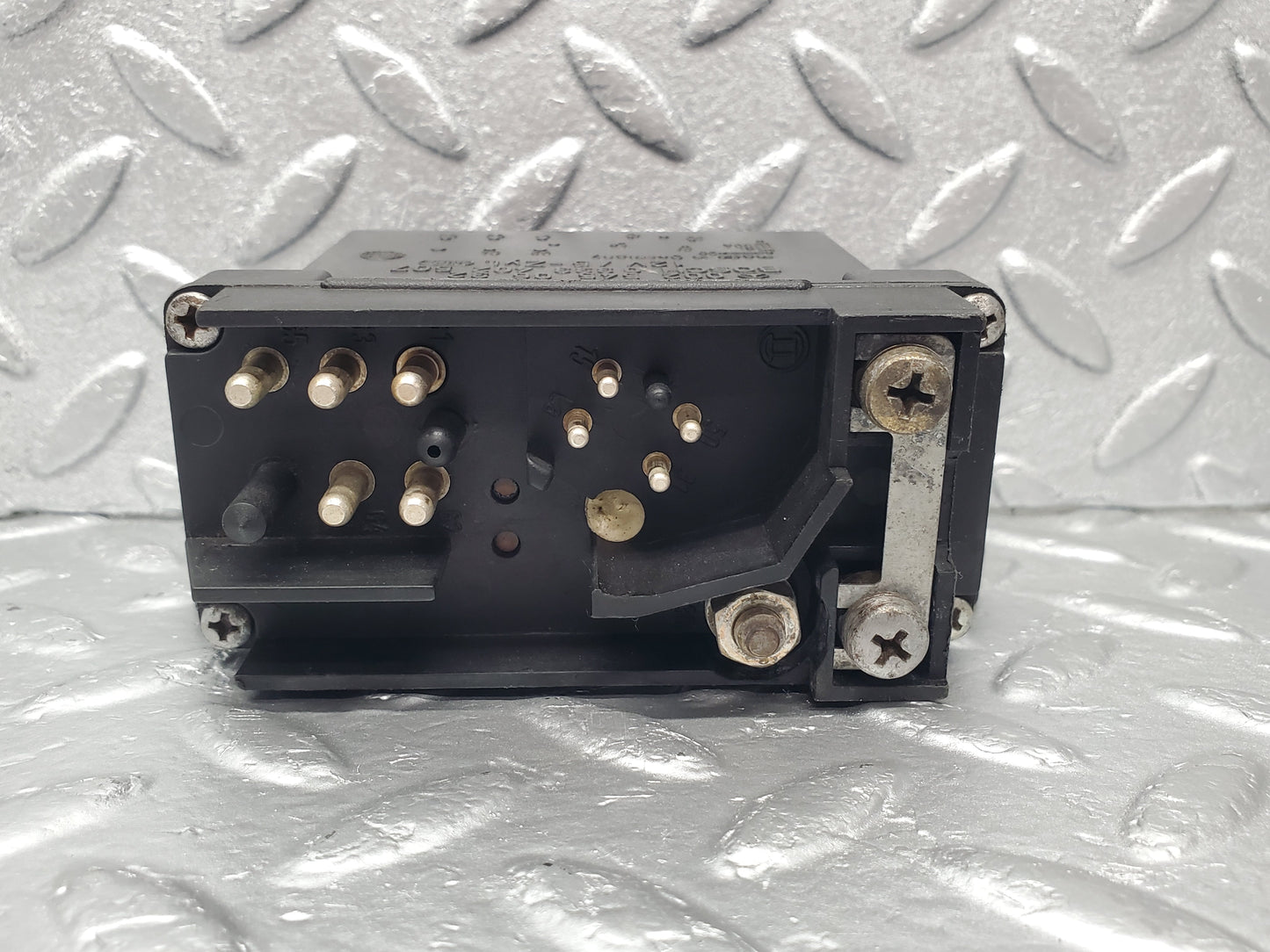 1848 Mercedes-Benz W123 300D Glow Plug Relay Bosch 0025450632