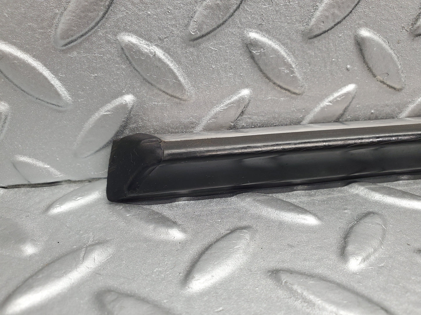 1890 Mercedes-Benz C123 230CE Coupe Left Door Centre Moulding Trim