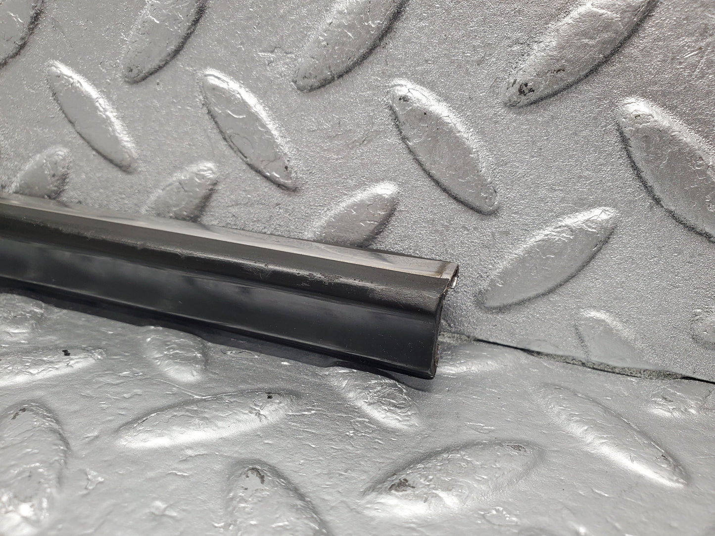1890 Mercedes-Benz C123 230CE Coupe Left Door Centre Moulding Trim