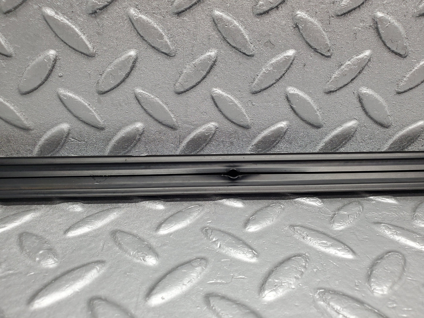 1890 Mercedes-Benz C123 230CE Coupe Left Door Centre Moulding Trim