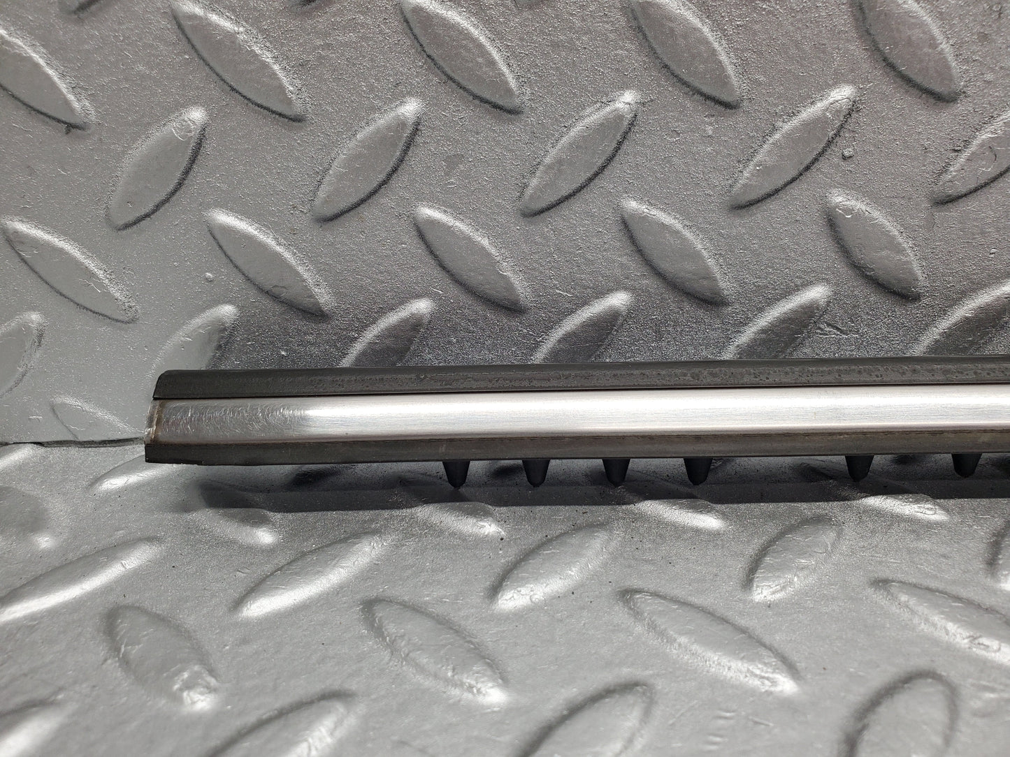 1890 Mercedes-Benz C123 230CE Coupe Left Door Centre Moulding Trim