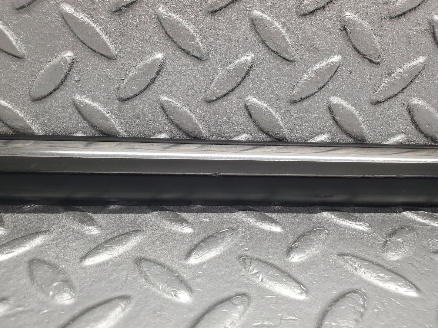 1898 Mercedes-Benz W116 350SE Front Left Door Centre Mouldin Trim