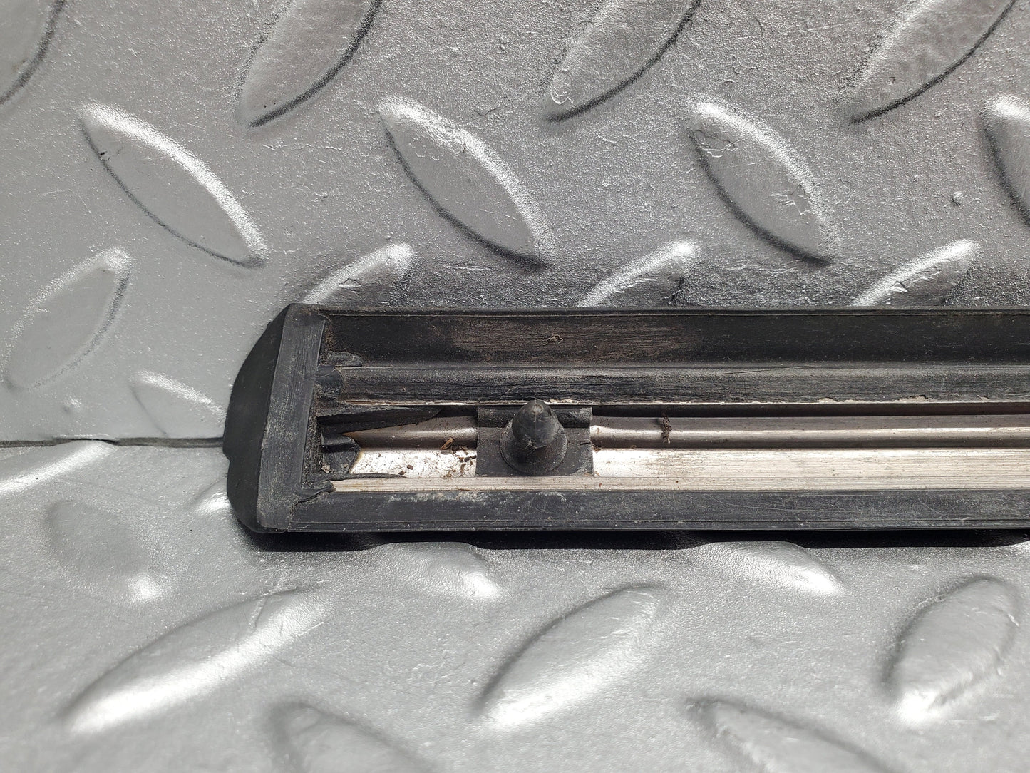 1899 Mercedes-Benz W116 350SE Front Right Door Centre Moulding Trim
