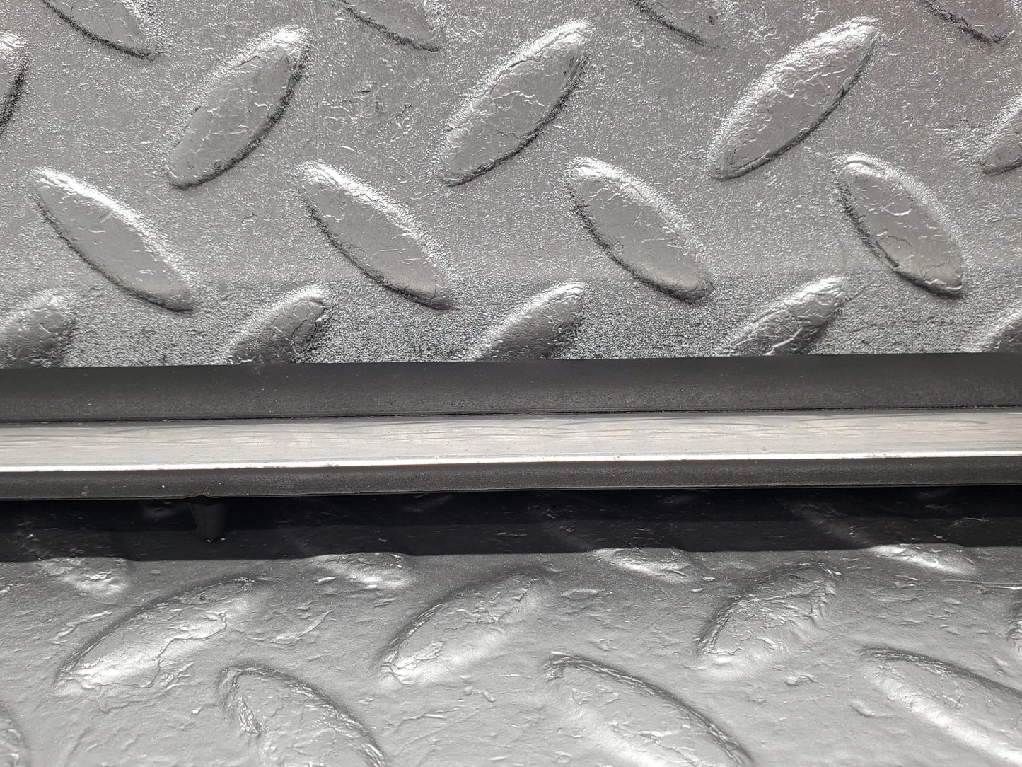 1971 Mercedes-Benz W116 350SE Rear Right Door Centre Moulding Trim