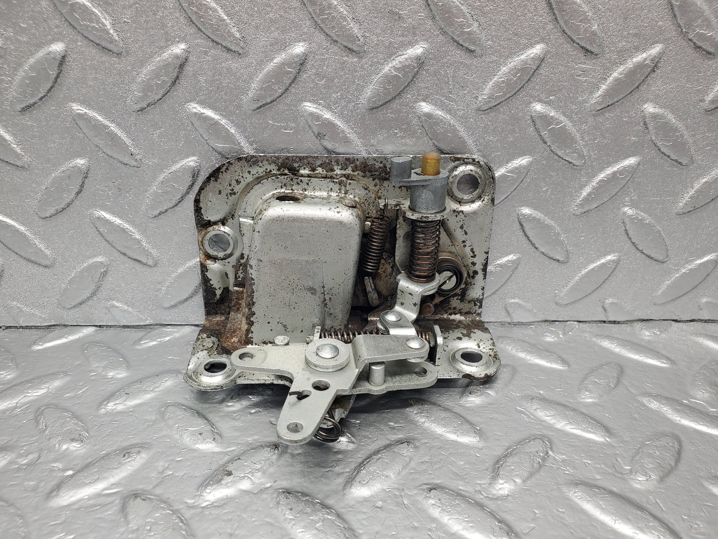 2055 Mercedes-Benz W105 219 Ponton Door Lock Rear Left BOMORO