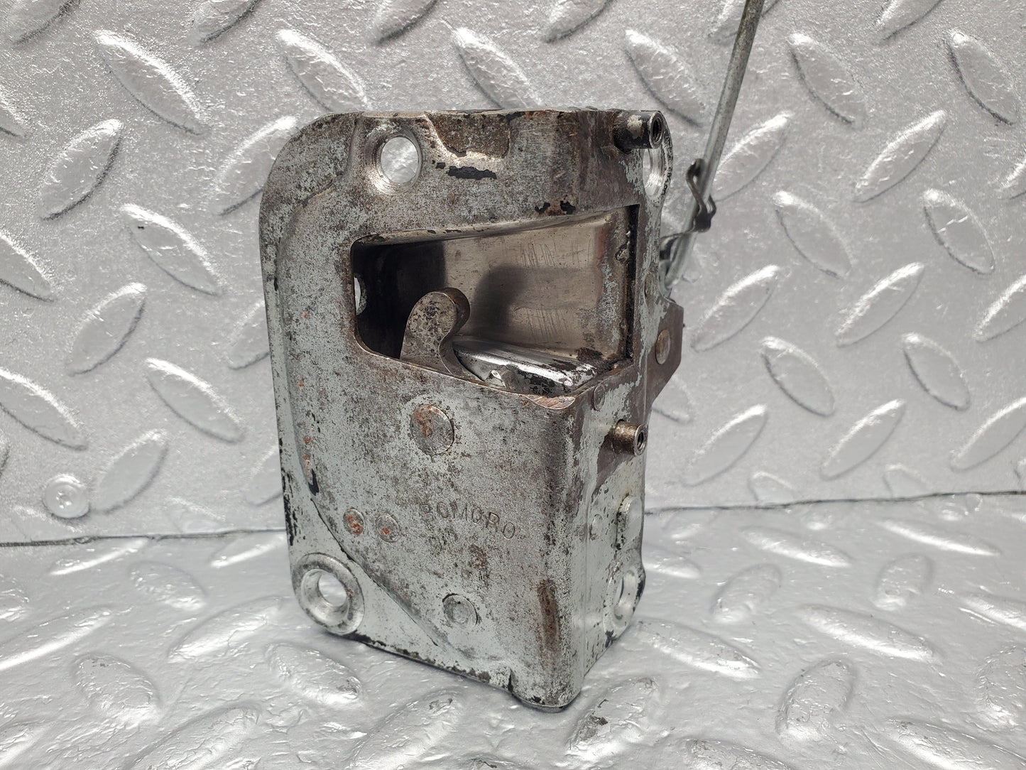 2056 Mercedes-Benz W105 219 Ponton Door Lock Front Left BOMORO