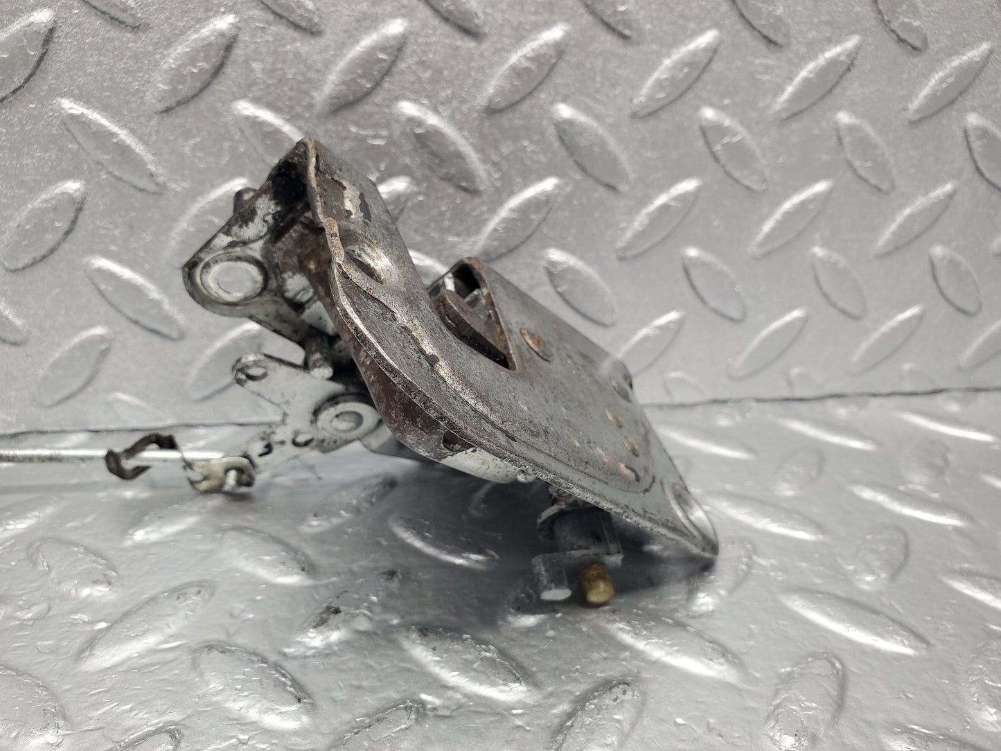 2056 Mercedes-Benz W105 219 Ponton Door Lock Front Left BOMORO