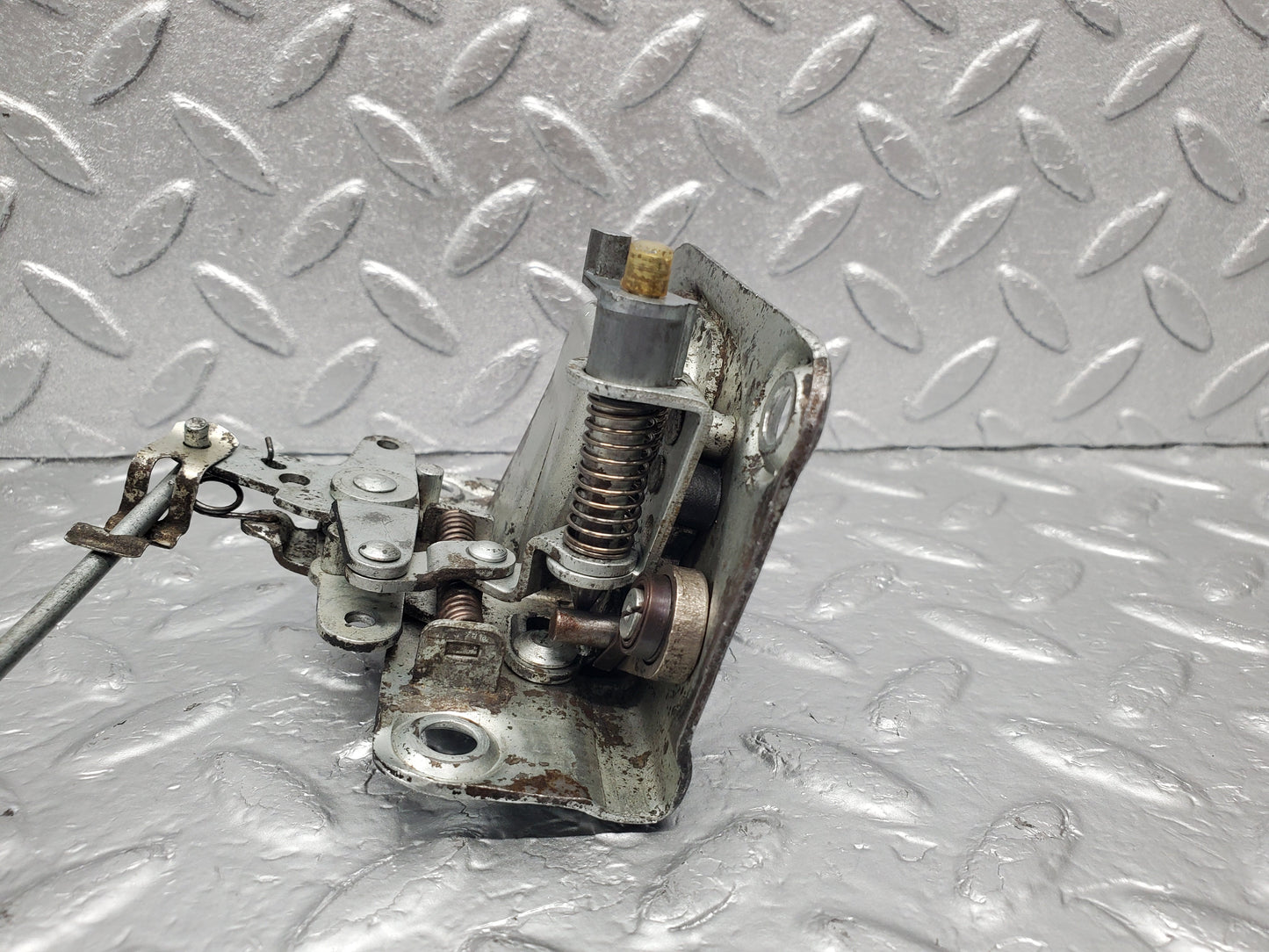 2056 Mercedes-Benz W105 219 Ponton Door Lock Front Left BOMORO