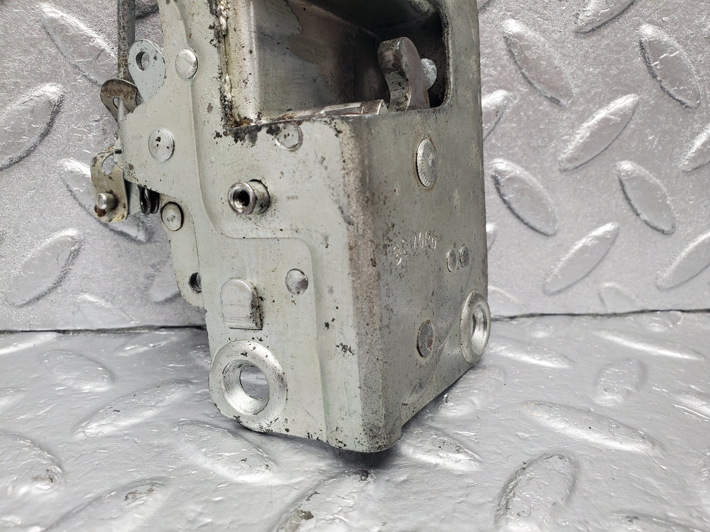 2057 Mercedes-Benz W105 219 Ponton Door Lock Front Right BOMORO