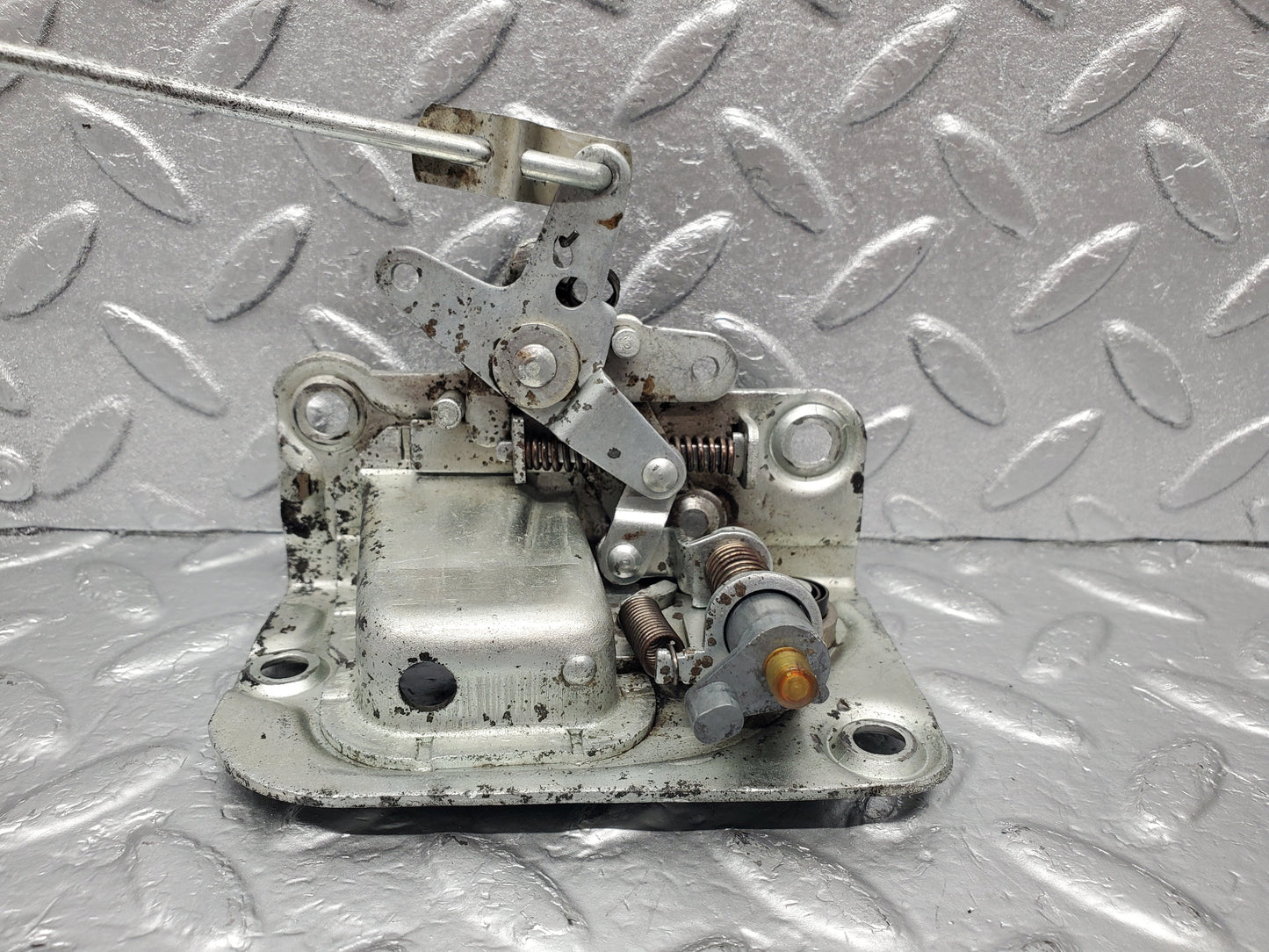 2057 Mercedes-Benz W105 219 Ponton Door Lock Front Right BOMORO