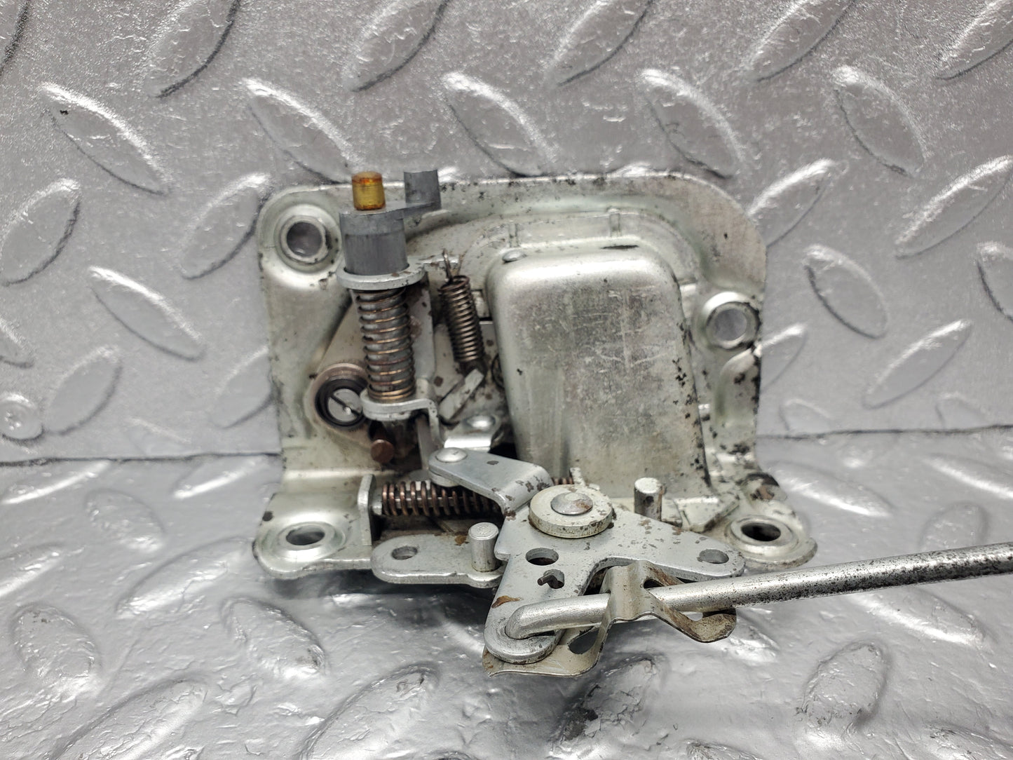 2057 Mercedes-Benz W105 219 Ponton Door Lock Front Right BOMORO