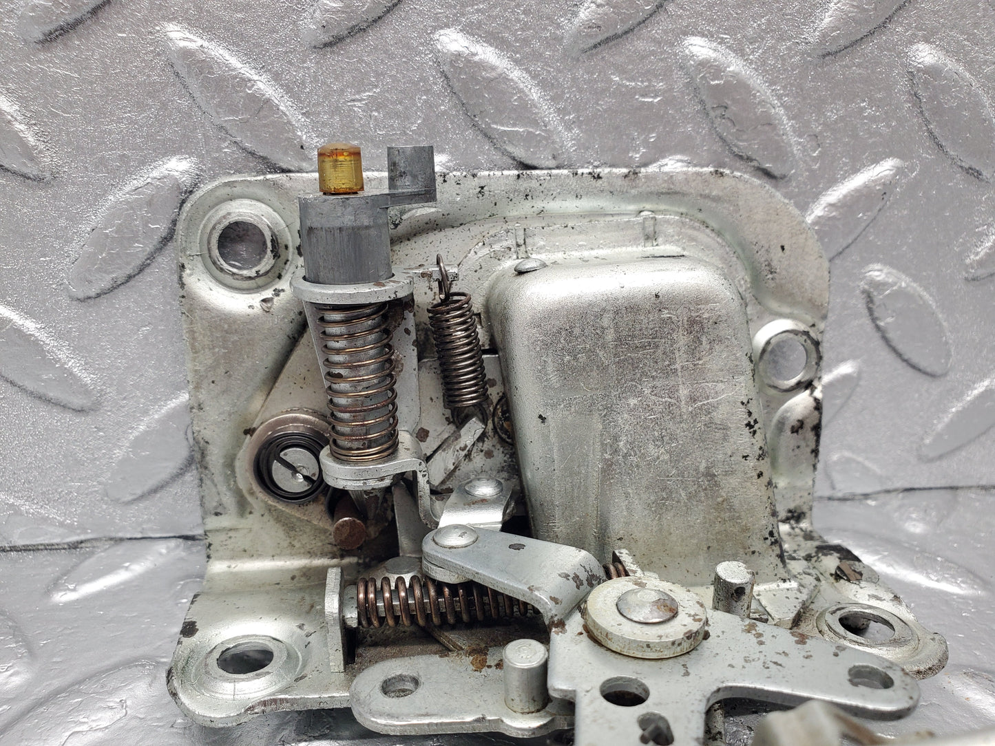 2057 Mercedes-Benz W105 219 Ponton Door Lock Front Right BOMORO