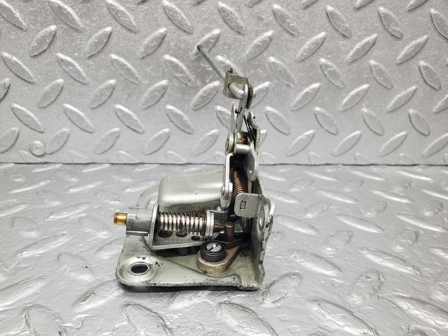 2057 Mercedes-Benz W105 219 Ponton Door Lock Front Right BOMORO