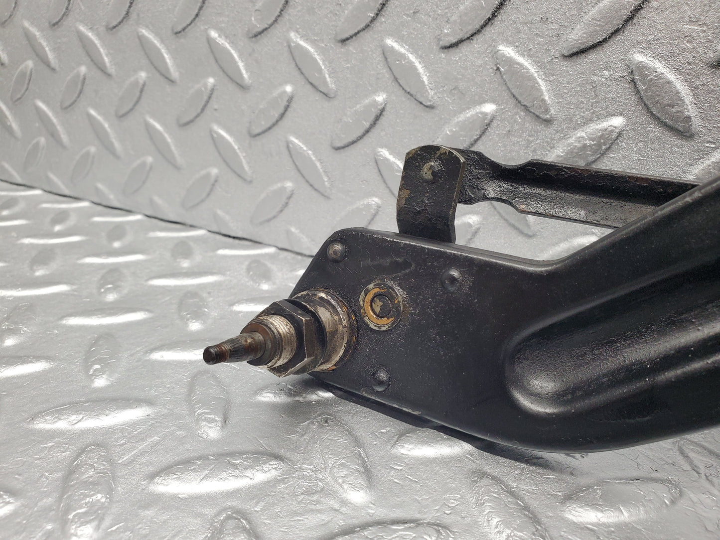 1994 Mercedes-Benz W105 219 Ponton Windscreen Wiper Linkage Mechanism