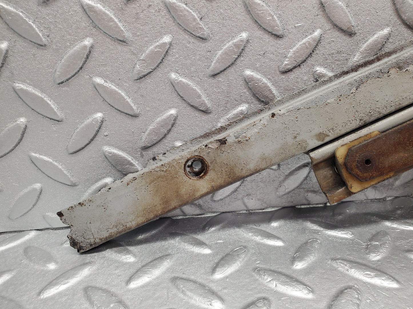 2050 Mercedes-Benz W105 219 Ponton Rear Left Manual Window Regulator