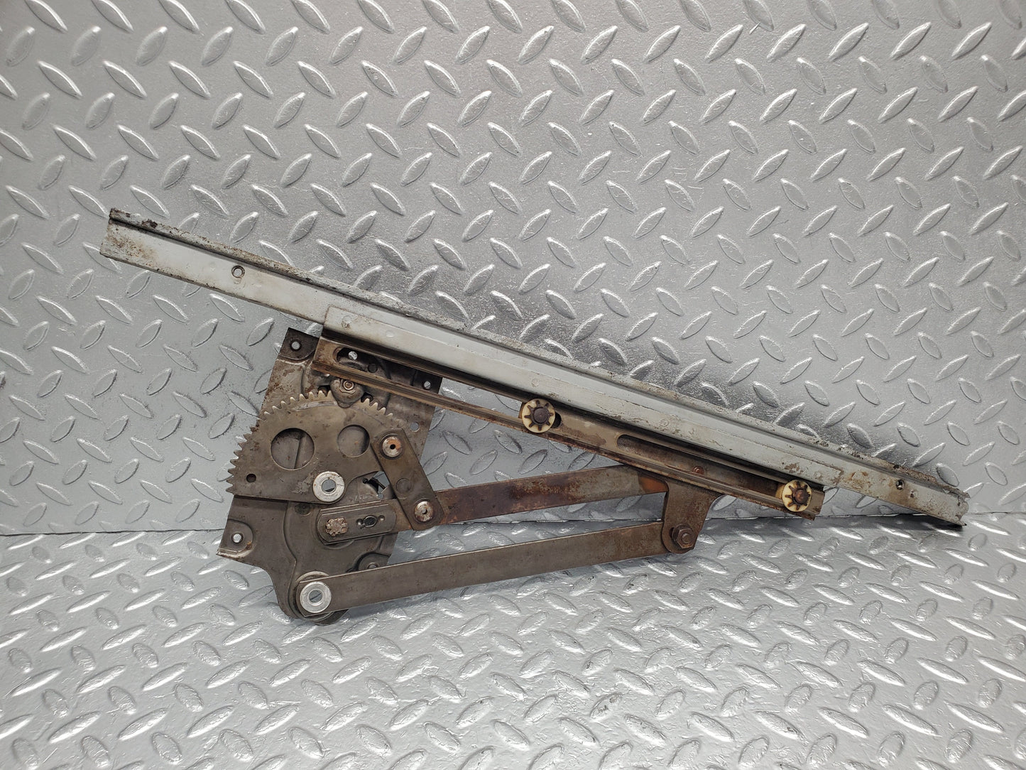 2050 Mercedes-Benz W105 219 Ponton Rear Left Manual Window Regulator