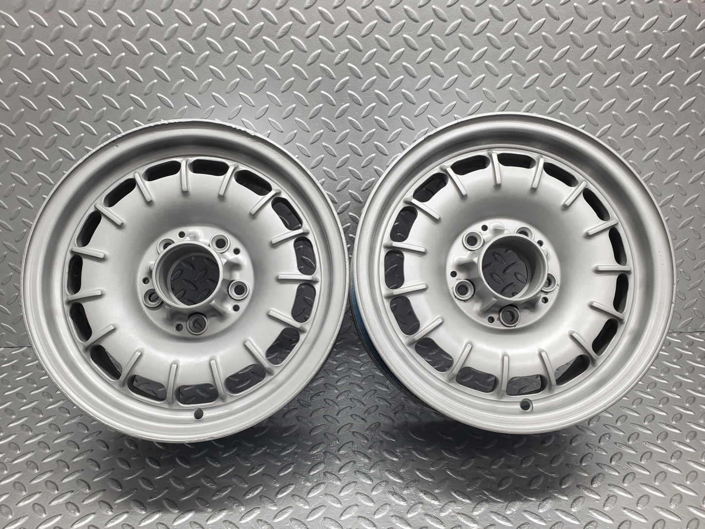 12115 Mercedes-Benz Alloy Wheel Set Mexican Hat 6.5Jx14H2 ET30 1264002102 1084001002