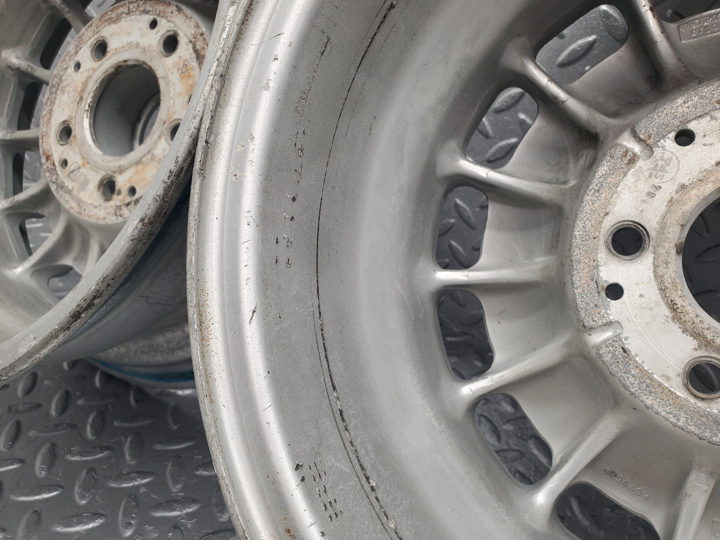 12115 Mercedes-Benz Alloy Wheel Set Mexican Hat 6.5Jx14H2 ET30 1264002102 1084001002