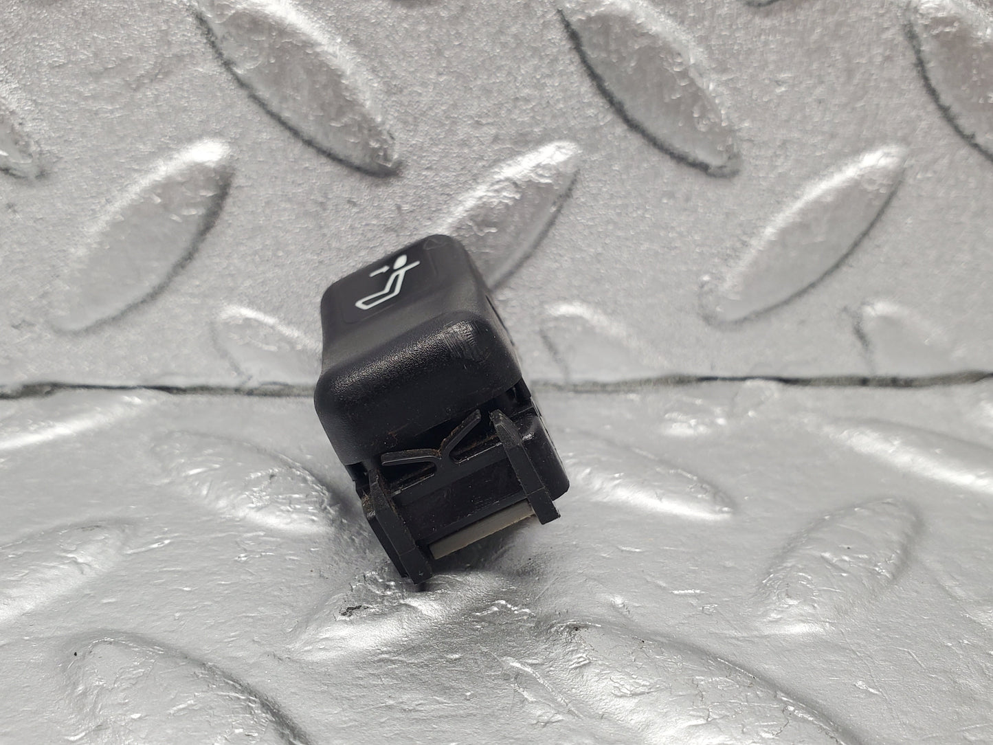 22611 Mercedes-Benz C124 E220 Rear Headrest Release Control Switch 1248214751