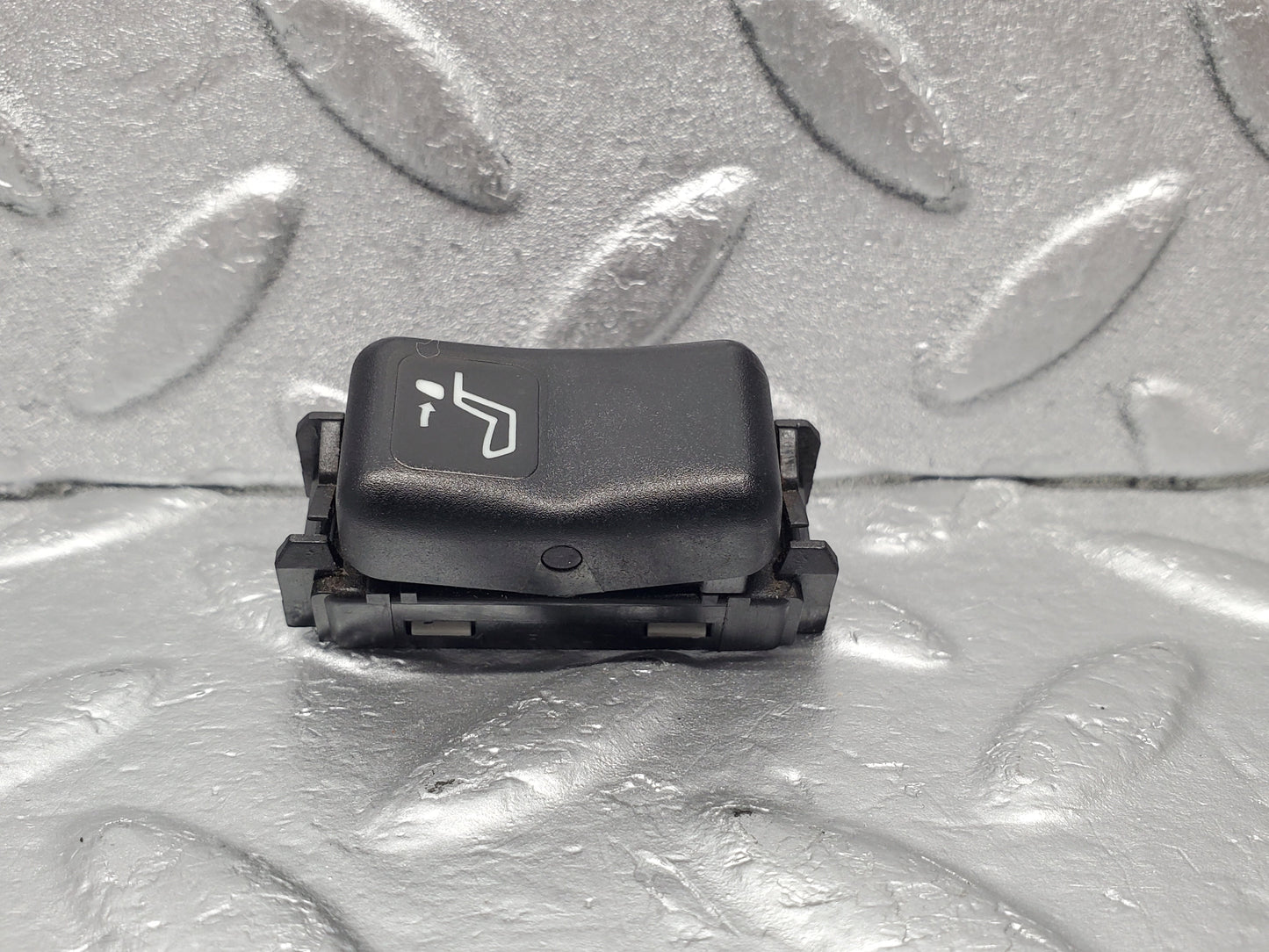 22611 Mercedes-Benz C124 E220 Rear Headrest Release Control Switch 1248214751