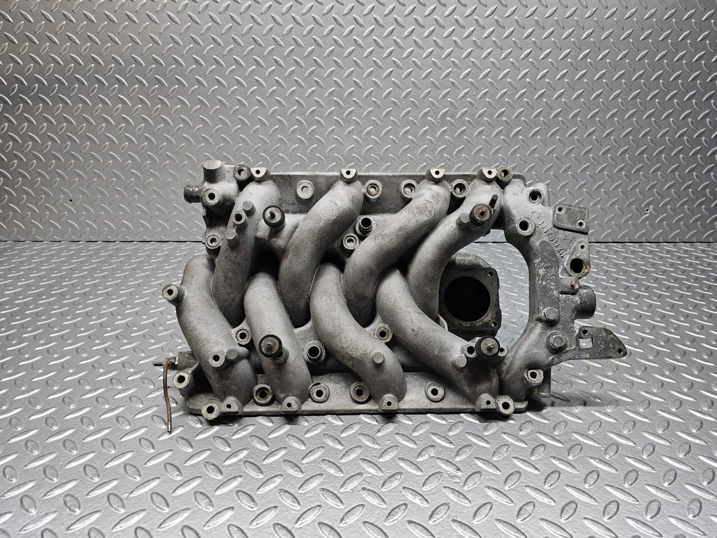 22821 Mercedes-Benz C107 450SLC Coupe Intake Manifold 1171412101