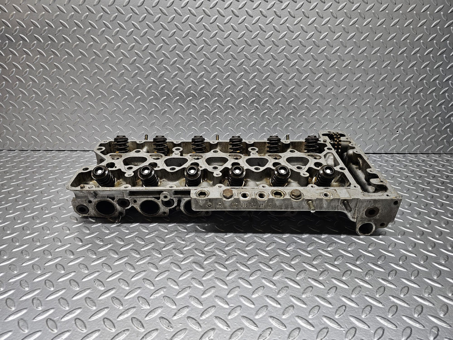 23676 Mercedes-Benz W114 280E Cylinder Head 1100161901