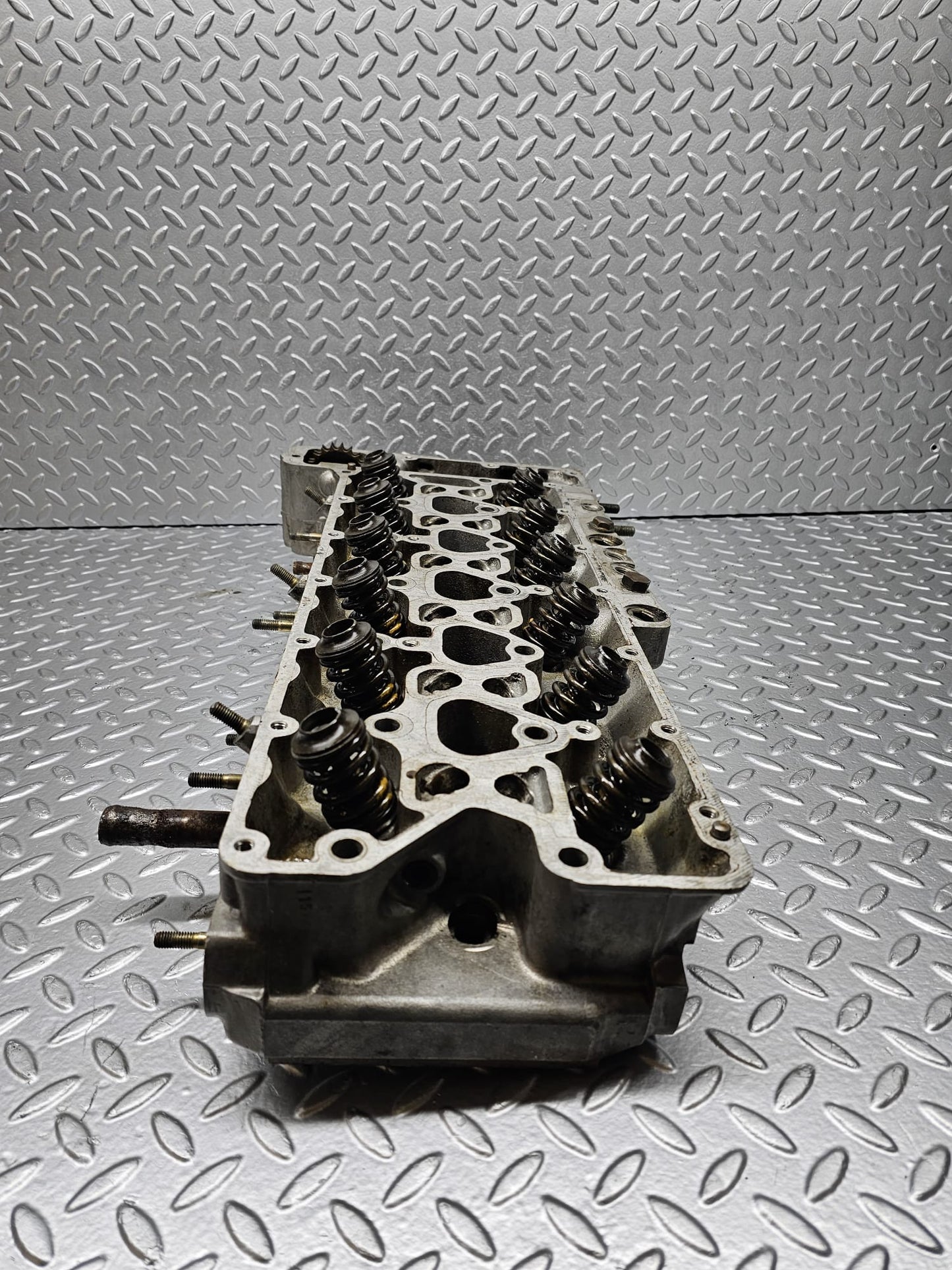 23676 Mercedes-Benz W114 280E Cylinder Head 1100161901