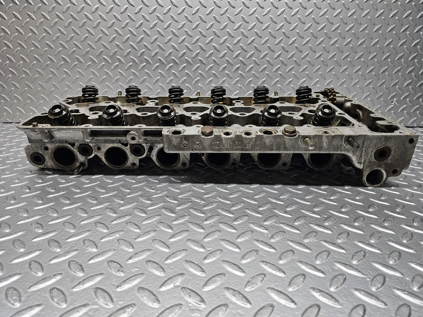 23676 Mercedes-Benz W114 280E Cylinder Head 1100161901
