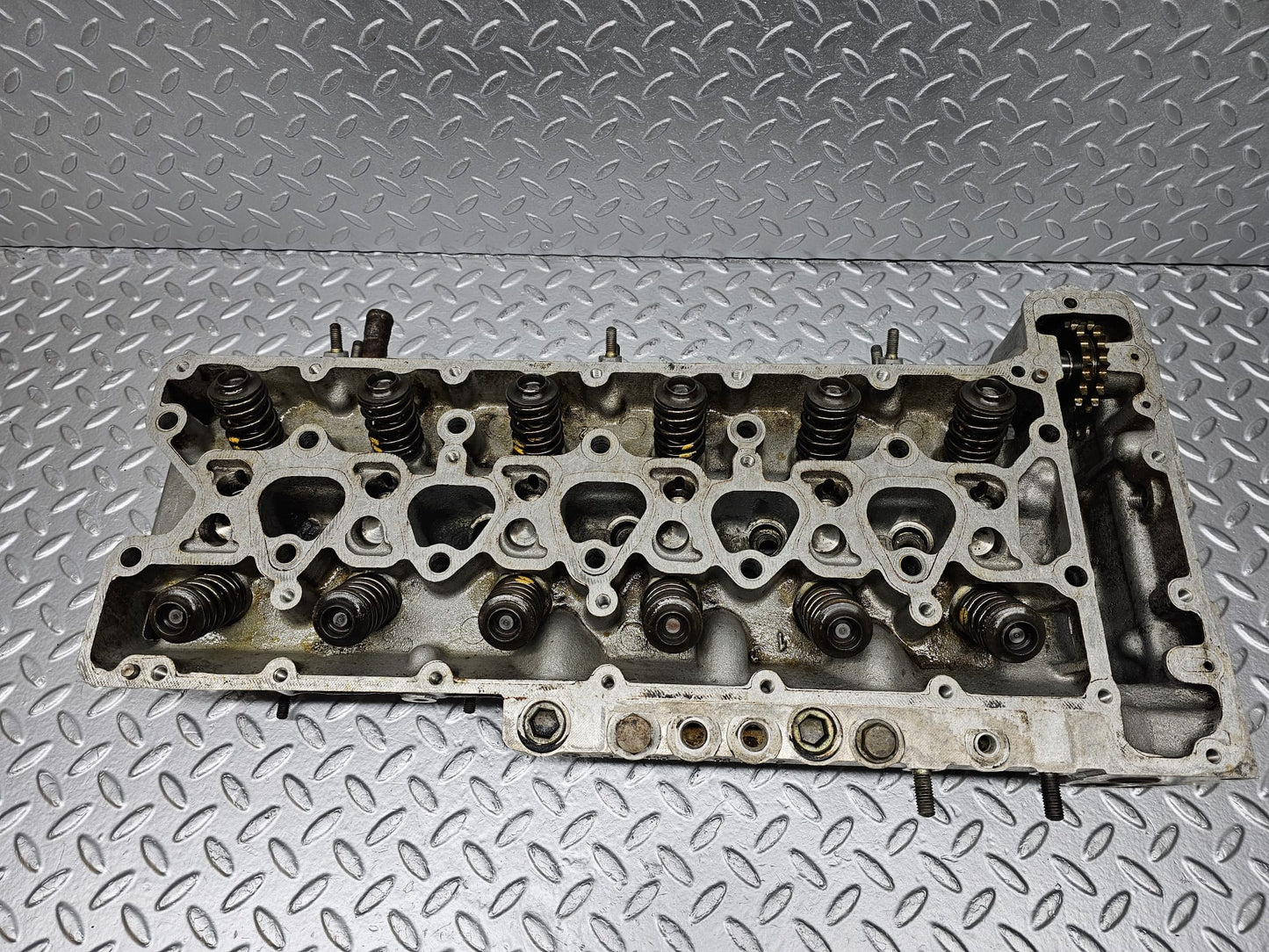 23676 Mercedes-Benz W114 280E Cylinder Head 1100161901