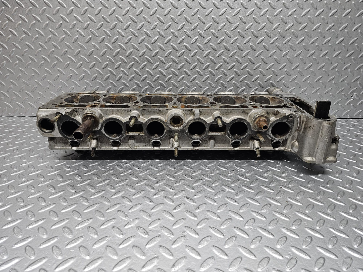 23676 Mercedes-Benz W114 280E Cylinder Head 1100161901