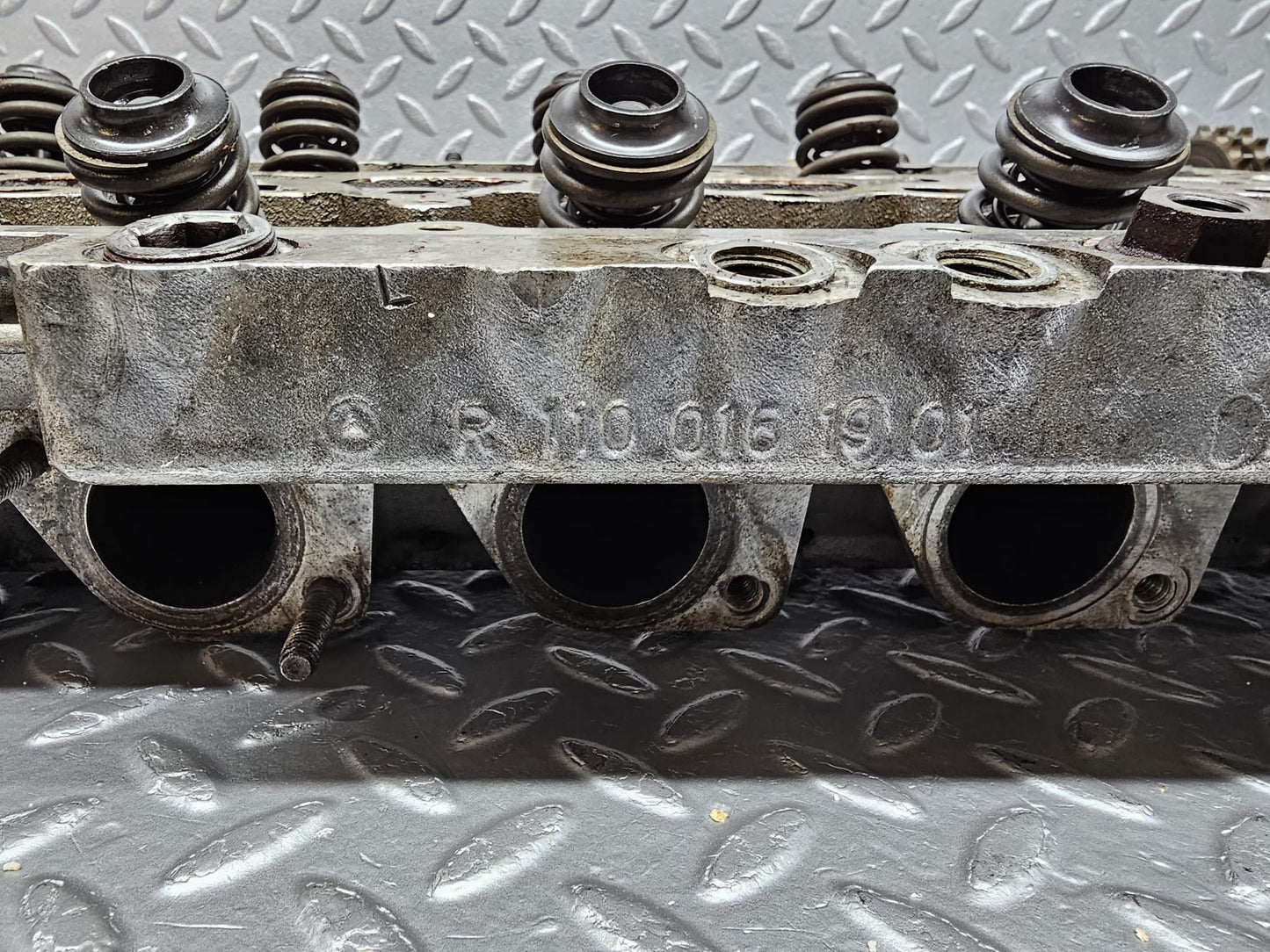 24127 Mercedes-Benz W123 280E Cylinder Head 1100161901